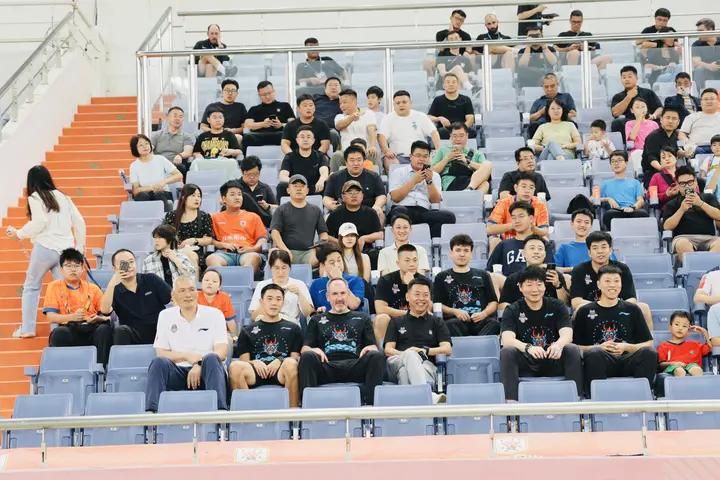 以后, 篮俱乐部董 以后, 篮俱乐部董