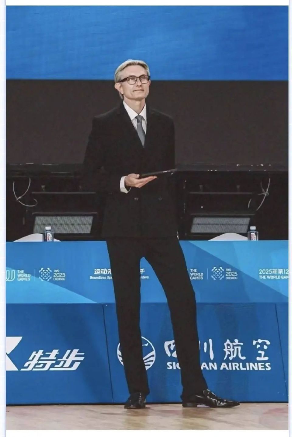 举手投足间