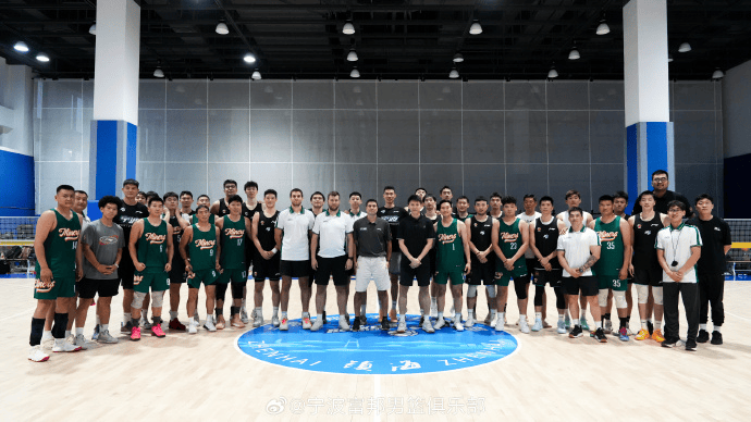 特矿工队的, 额尔登特矿, div